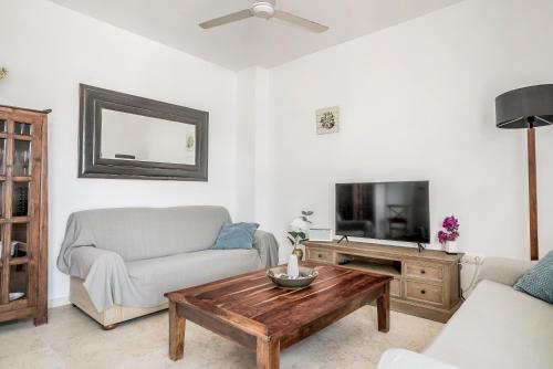 2 bedroom apt close to the sea