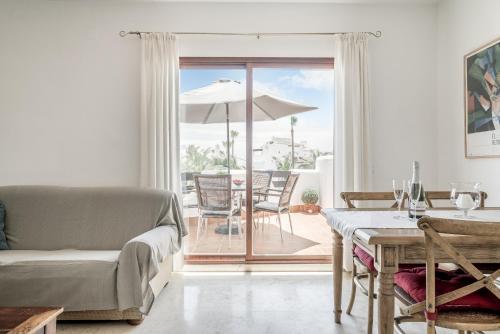 2 bedroom apt close to the sea