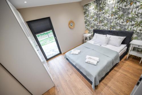 Łóżko lub łóżka w pokoju w obiekcie Comfort Apartments Oświęcim