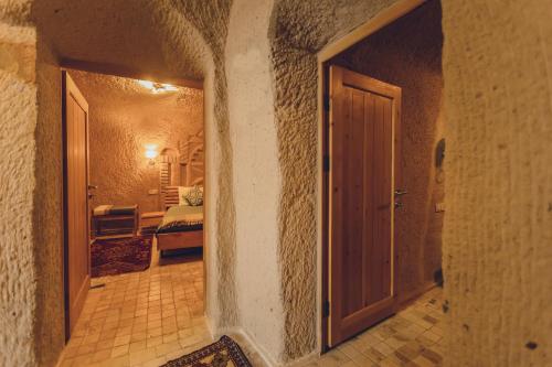 a hallway with a door leading to a bedroom at Pinhan Cave Suites in Uçhisar