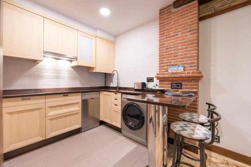 a kitchen with a washer and a dishwasher at Apartamento Playa de Luanco Lux in Luanco
