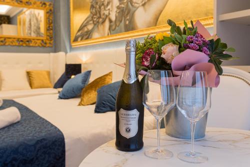 a bottle of wine and two glasses on a table at Royal Verona Relais in Verona