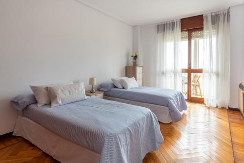 Llit o llits en una habitació de Apartamento en Alto Miranda con parking