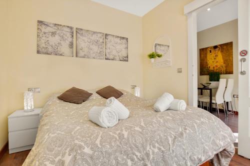 Postel nebo postele na pokoji v ubytování Rocio Anexo by IVI Real Estate