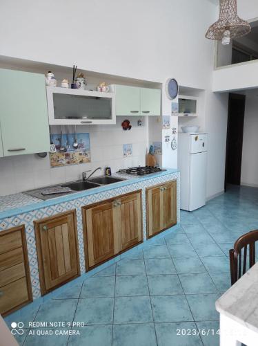 Η κουζίνα ή μικρή κουζίνα στο Appartamento Rocche Rosse