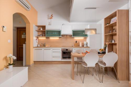 Rona Apartment JM 38