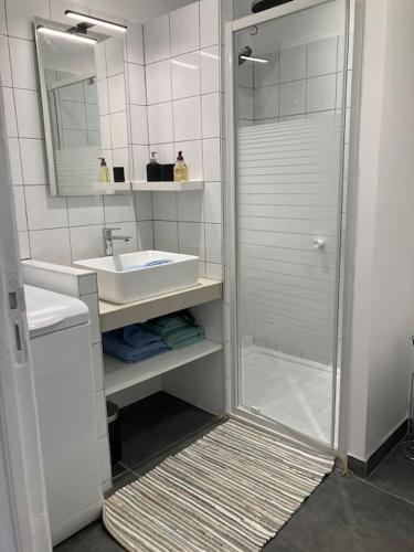 Photo de la galerie de l'établissement A 5mn à pied du port !, à Carqueiranne