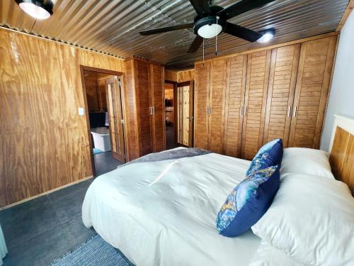 a bedroom with a bed with a blue pillow on it at Casa Cara Resort in Parys