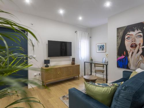 Beautiful Blue Triana Apartment