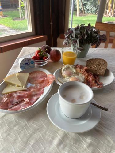 Breakfast options na available sa mga guest sa La Fontana Dei Desideri