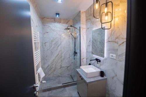 a bathroom with a sink and a shower at Casa Doner Rooms in Craiova
