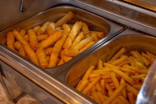 ホテルの敷地内または近くでの食事または食べ物