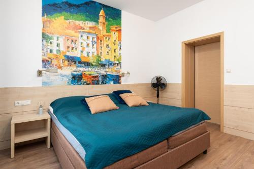a bedroom with a bed with a painting on the wall at Matejki-Lazurowy in Poznań