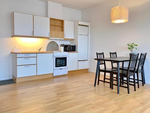 a kitchen and dining room with a table and chairs at Cosy 1-bedroom Apartment In Herning in Herning