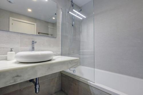 Kúpeľňa v ubytovaní Luxurious Apartment at Estepona Hills with stunning views