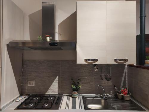 a kitchen with a sink and a stove top oven at Appartamento Alba Gradoli in Gradoli