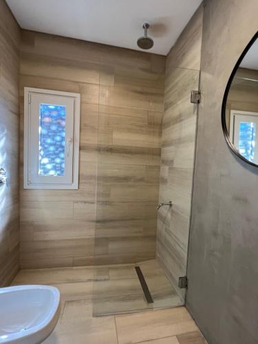 a bathroom with a shower and a sink at Tres Vientos - Lofts de Montaña Raco in Raco