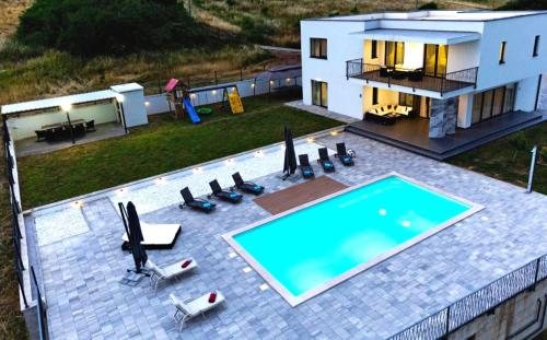 Luxury Villa Rilassante-Heated Pool,Full Privacy,Children Playground