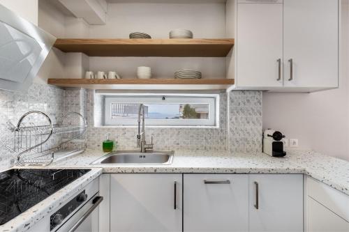 Vouliagmeni Stylish Homes by BluPine