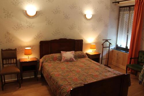 A bed or beds in a room at La franpierre