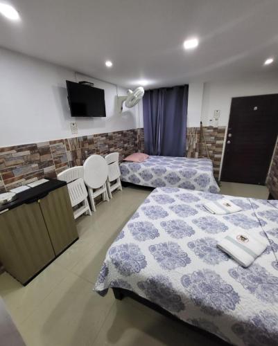a room with two beds and a tv in it at Posada J&J Forbes - 2 in San Andrés