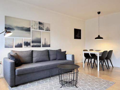 Uma área de estar em One Bedroom Apartment In Glostrup, Hovedvejen 182,