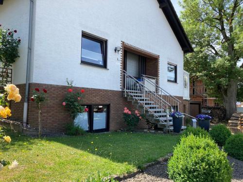 Taman di luar Ferienwohnung Rosengarten