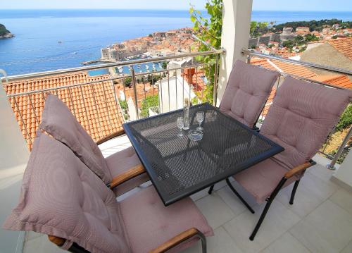 Exclusive Old Town and Sea View Apartments