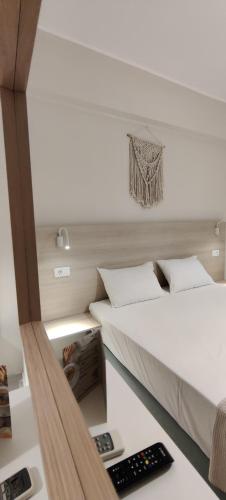 two beds in a room with remote controls at Kiperi Exclusive in Parga