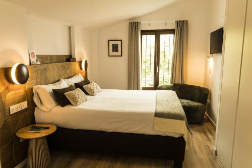 Postel nebo postele na pokoji v ubytování Hostal del vino LA COSTERA