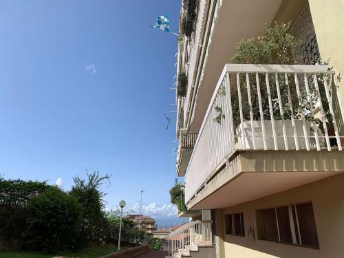 a balcony on the side of a building at Dimarù in Gragnano