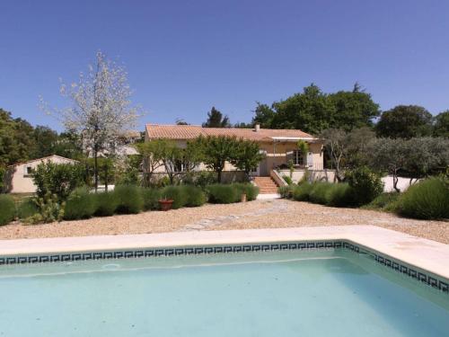 Villa with private pool facing the Luberon - by feelluxuryholidays