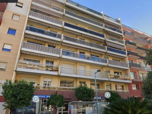 Spacieux 2P climatisé avec terrasses et garage, proche centre de Menton et plages