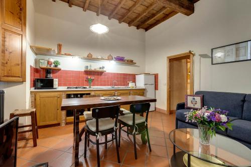 Dafne Apartment by Mamo Florence