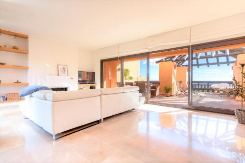 9 Penthouse with amazing sea views, close to golf Manilva Duquesa