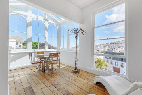 En balkon eller terrasse på Merlin Court