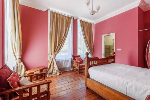 En eller flere senge i et værelse på Merlin Court