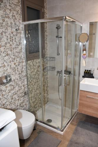 Ένα μπάνιο στο Ελιάδες - Eliades Apartments