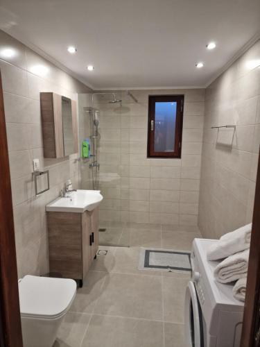 Ένα μπάνιο στο Το Στενάκι