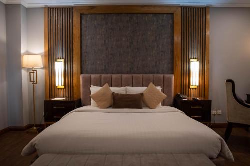 מיטה או מיטות בחדר ב-Magnum Swiss Inn