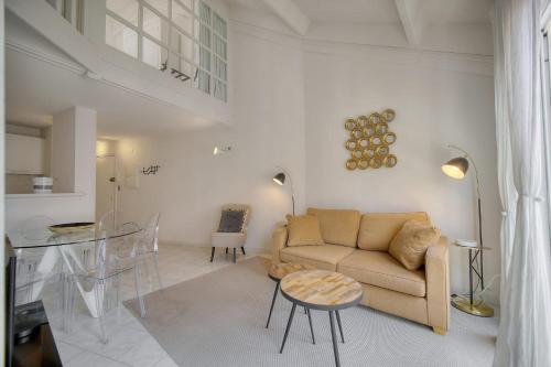 Upstays - Duplex with air conditioner - 5 min
