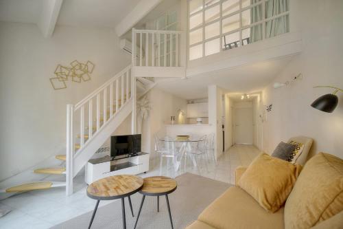 Upstays - Duplex with air conditioner - 5 min