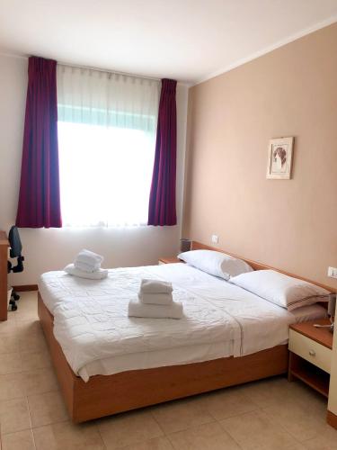 a bedroom with two beds and a window at Sportland in Colle Val D'Elsa