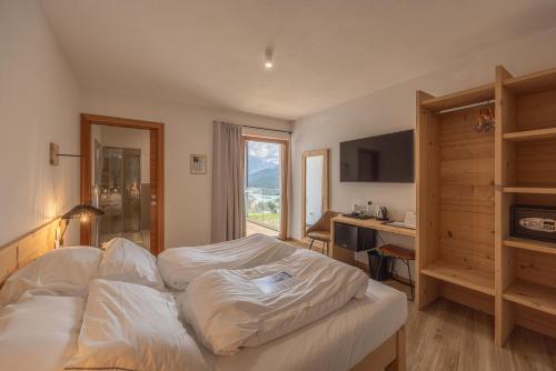 Ένα ή περισσότερα κρεβάτια σε δωμάτιο στο Giallo Dolomiti Wellness