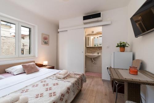 Postel nebo postele na pokoji v ubytování Filomena Rooms