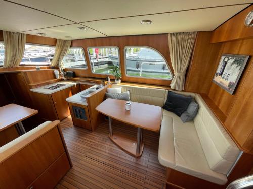 a view of the back of a boat with a table at Yacht / Hausboot Linssen GS 40.9 AC Abuela in Maasbracht