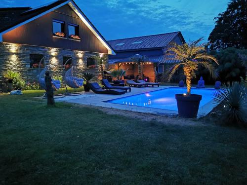 a house with a swimming pool in the yard at Chambre d'hôtes Lanonweye in Waimes