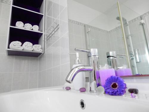 Ένα μπάνιο στο Apartments CVITA Holiday