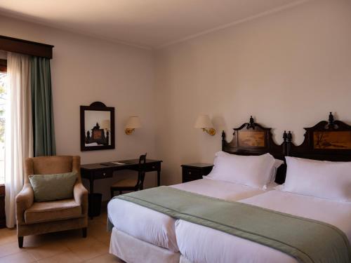 Ένα ή περισσότερα κρεβάτια σε δωμάτιο στο Hotel Bendinat