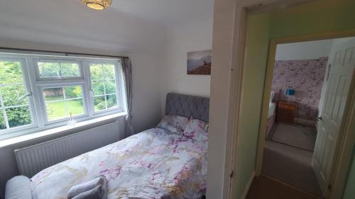 Billede fra billedgalleriet på 6 Bedroom Huge Holiday Home with parking i Luton